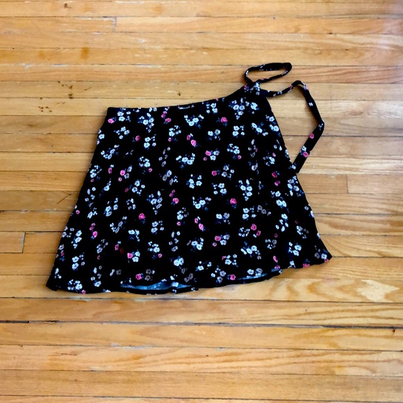 Hollister Skirt Set, Size M - Picture 3 of 3